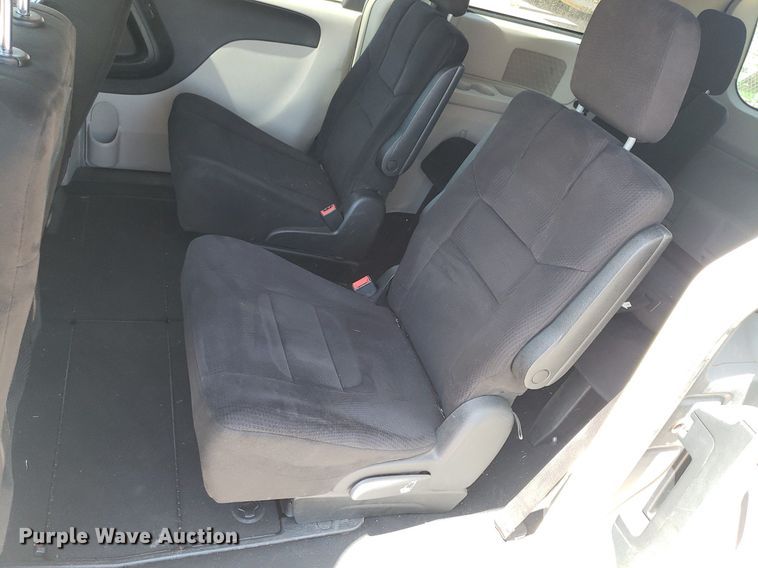 image for item DQ0514 2011 Chrysler Town & Country  van