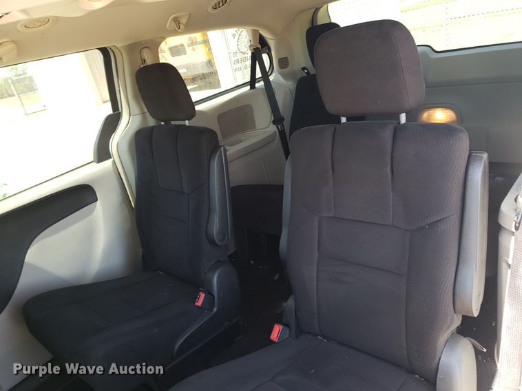 image for item DQ0514 2011 Chrysler Town & Country  van