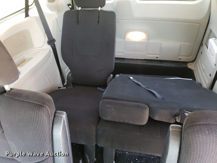 image for item DQ0514 2011 Chrysler Town & Country  van