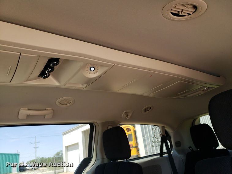 image for item DQ0514 2011 Chrysler Town & Country  van