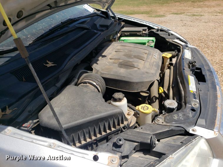 image for item DQ0514 2011 Chrysler Town & Country  van