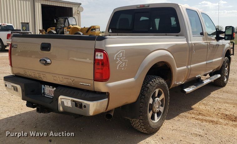 image for item DQ0561 2013 Ford F250 Super Duty Lariat  Crew Cab pickup truck