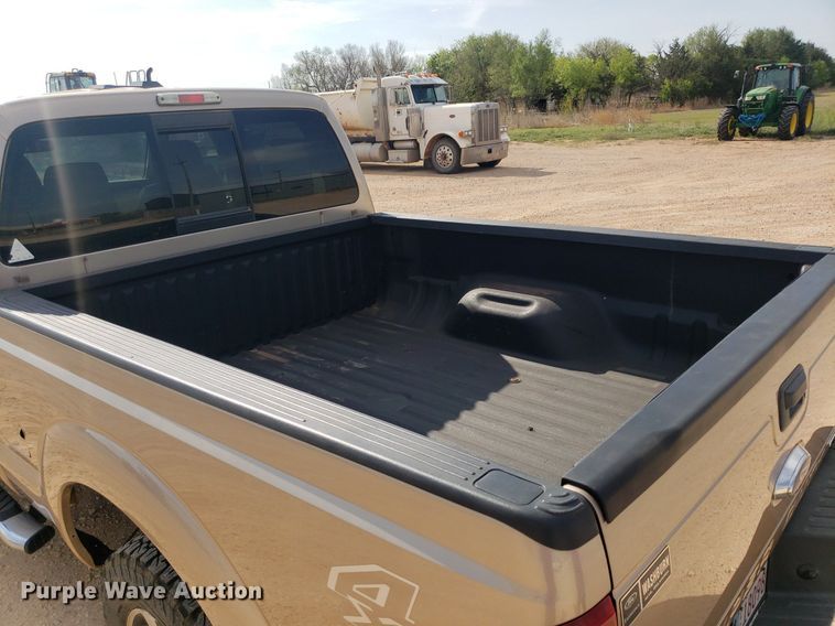 image for item DQ0561 2013 Ford F250 Super Duty Lariat  Crew Cab pickup truck