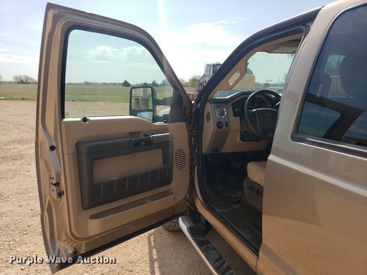 image for item DQ0561 2013 Ford F250 Super Duty Lariat  Crew Cab pickup truck