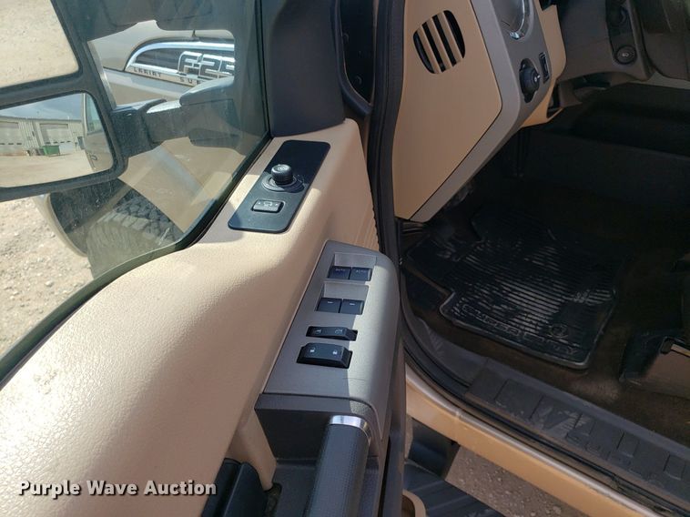 image for item DQ0561 2013 Ford F250 Super Duty Lariat  Crew Cab pickup truck