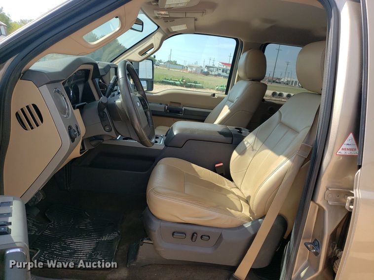 image for item DQ0561 2013 Ford F250 Super Duty Lariat  Crew Cab pickup truck