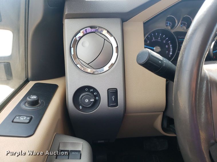 image for item DQ0561 2013 Ford F250 Super Duty Lariat  Crew Cab pickup truck