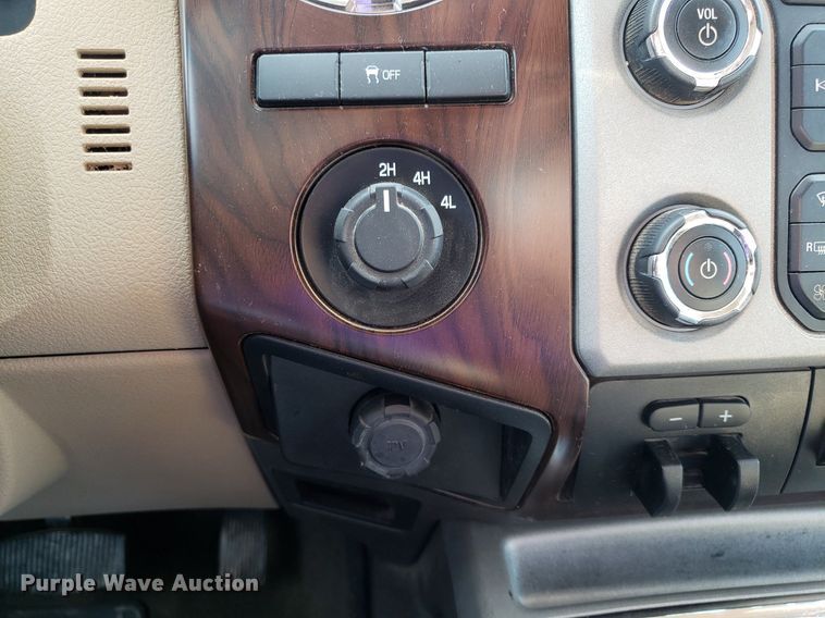 image for item DQ0561 2013 Ford F250 Super Duty Lariat  Crew Cab pickup truck