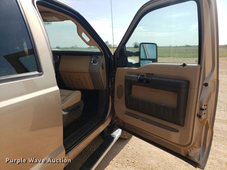 image for item DQ0561 2013 Ford F250 Super Duty Lariat  Crew Cab pickup truck