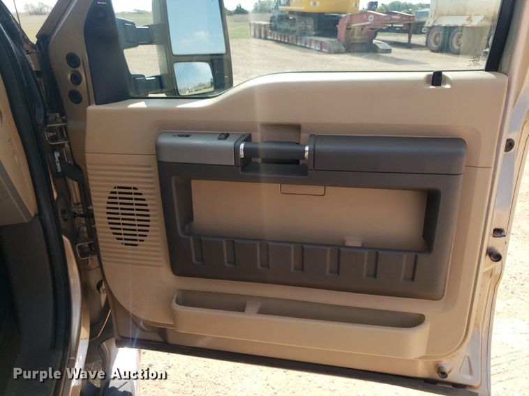 image for item DQ0561 2013 Ford F250 Super Duty Lariat  Crew Cab pickup truck