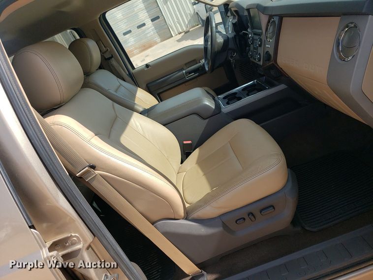 image for item DQ0561 2013 Ford F250 Super Duty Lariat  Crew Cab pickup truck