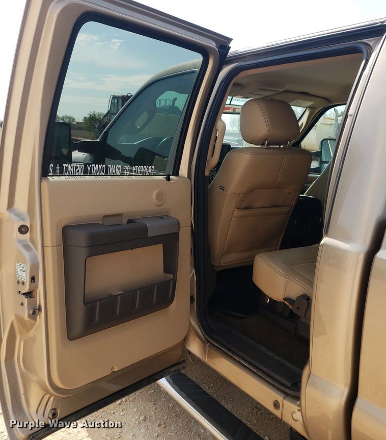 image for item DQ0561 2013 Ford F250 Super Duty Lariat  Crew Cab pickup truck
