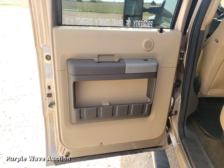 image for item DQ0561 2013 Ford F250 Super Duty Lariat  Crew Cab pickup truck