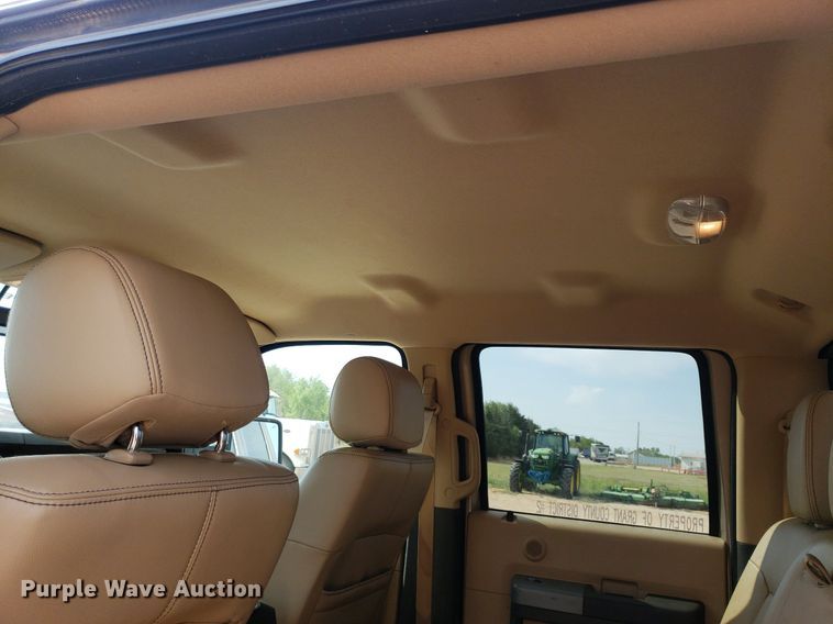 image for item DQ0561 2013 Ford F250 Super Duty Lariat  Crew Cab pickup truck