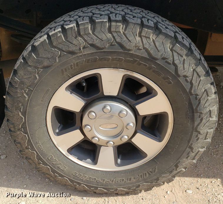 image for item DQ0561 2013 Ford F250 Super Duty Lariat  Crew Cab pickup truck