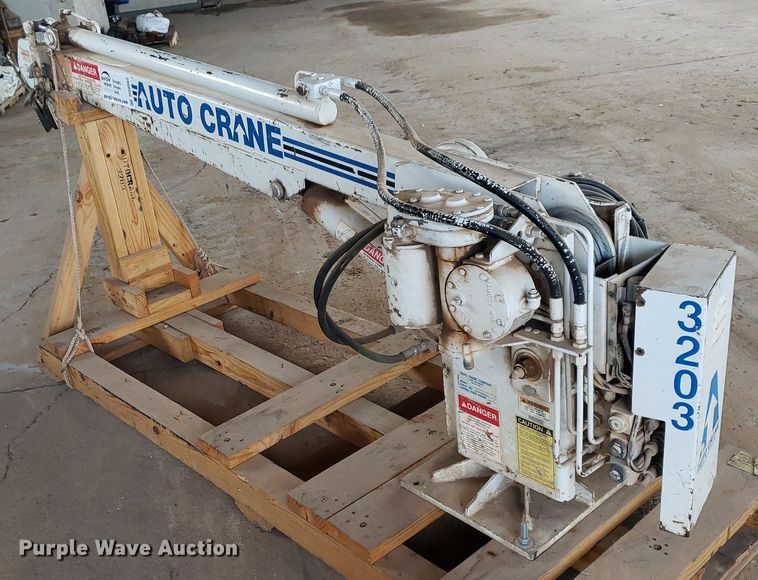 image for item DQ0562 Auto Crane 3203  crane