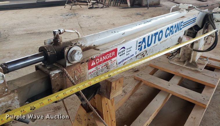 image for item DQ0562 Auto Crane 3203  crane