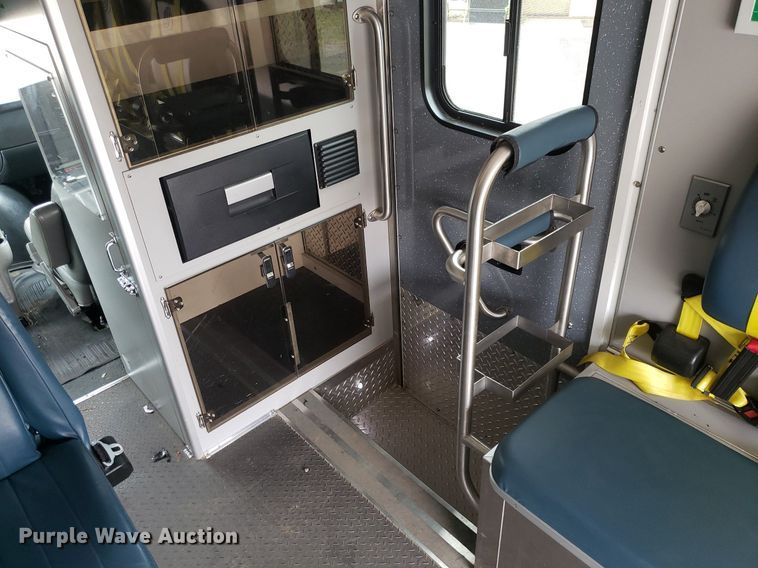 image for item DQ0564 2009 Chevrolet Express  ambulance