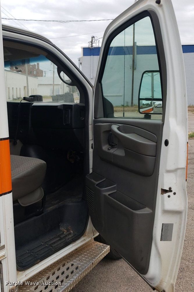 image for item DQ0564 2009 Chevrolet Express  ambulance