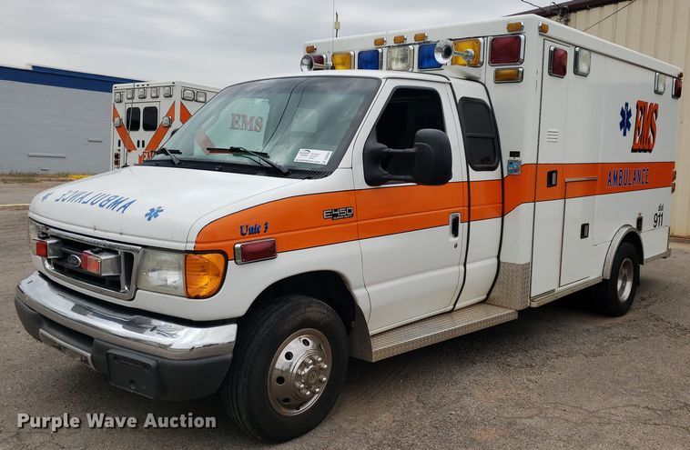image for item DQ0565 2003 Ford E450 Super Duty  ambulance