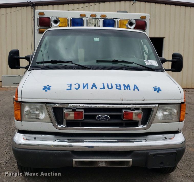 image for item DQ0565 2003 Ford E450 Super Duty  ambulance