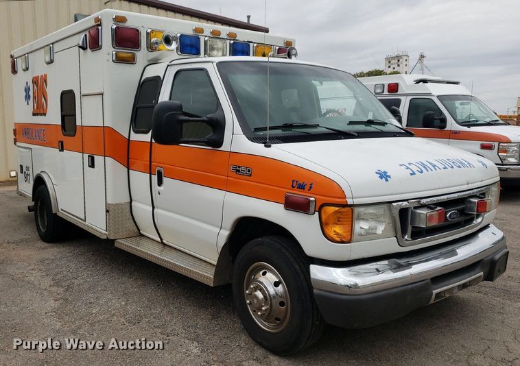 image for item DQ0565 2003 Ford E450 Super Duty  ambulance