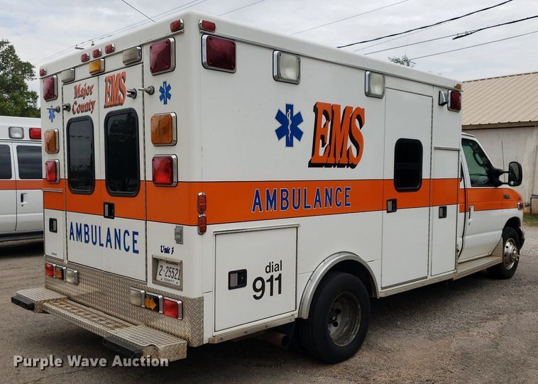 image for item DQ0565 2003 Ford E450 Super Duty  ambulance