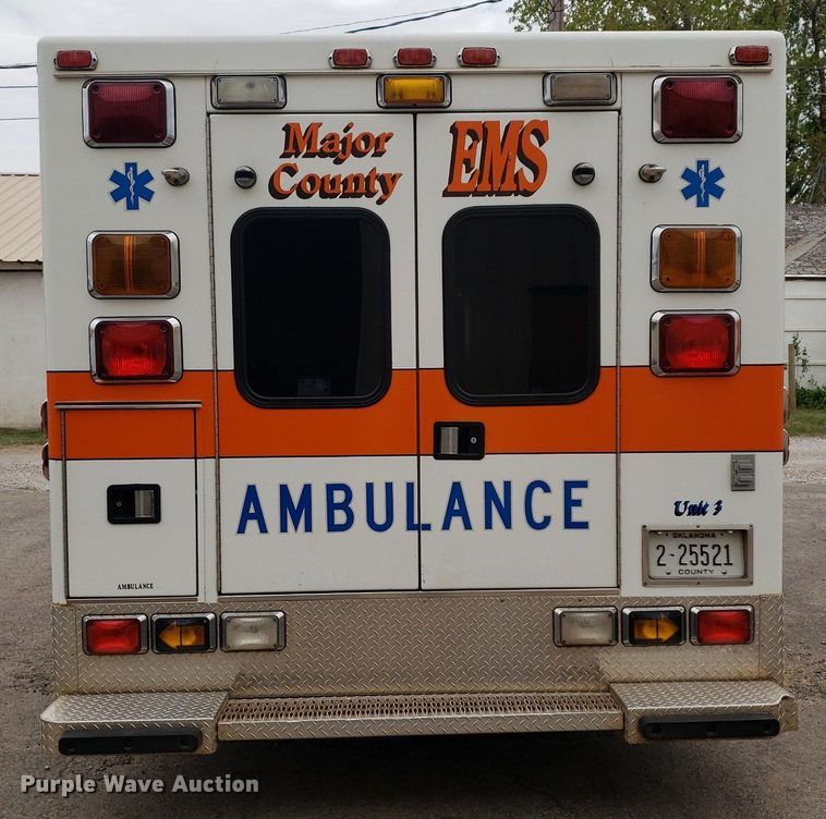 image for item DQ0565 2003 Ford E450 Super Duty  ambulance