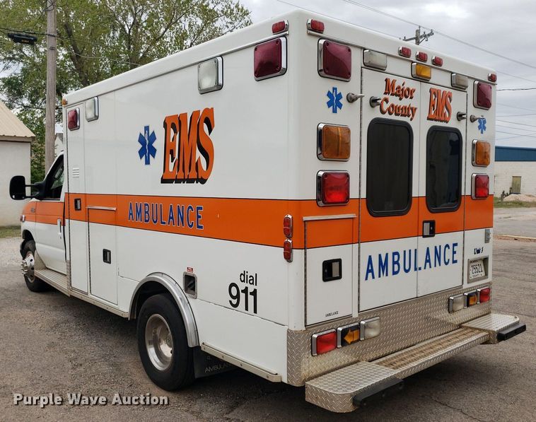 image for item DQ0565 2003 Ford E450 Super Duty  ambulance