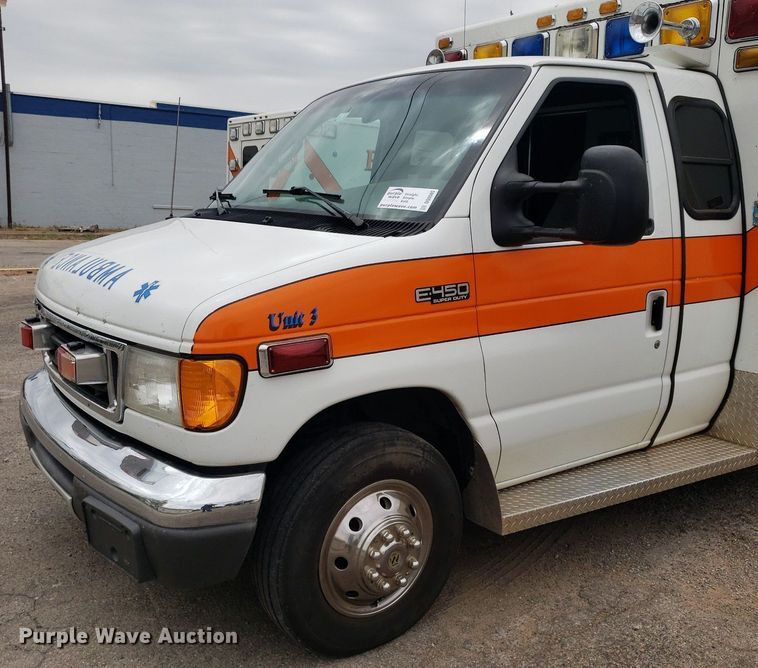 image for item DQ0565 2003 Ford E450 Super Duty  ambulance