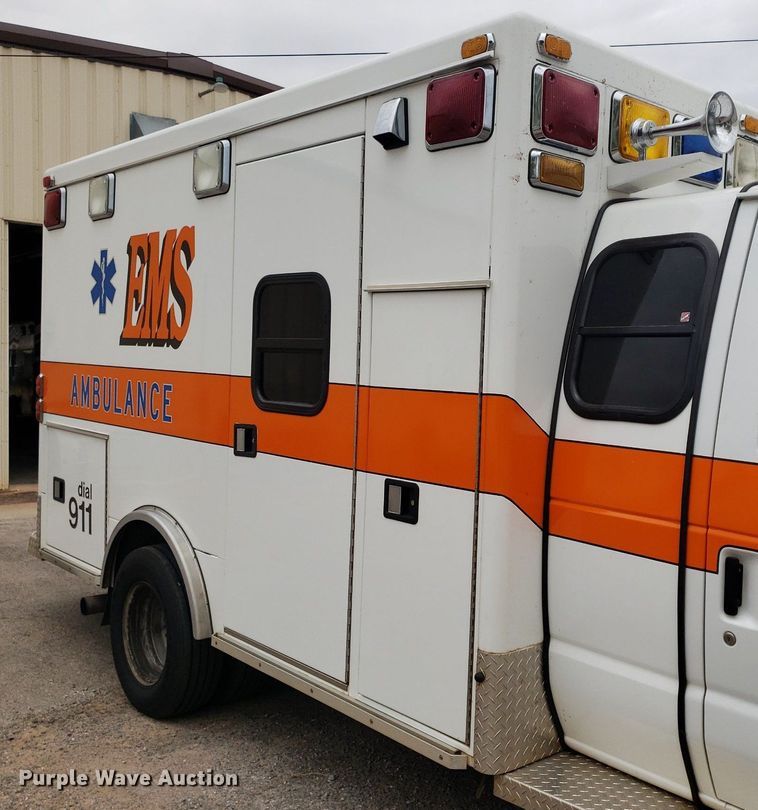 image for item DQ0565 2003 Ford E450 Super Duty  ambulance