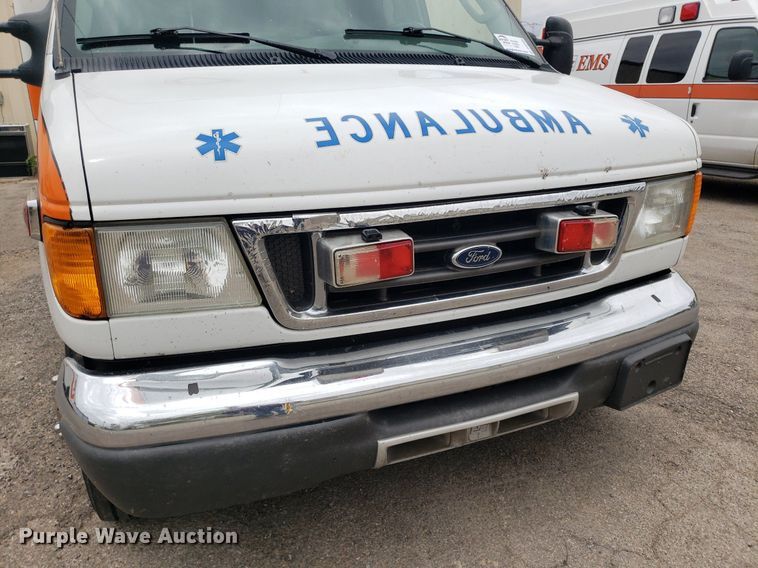 image for item DQ0565 2003 Ford E450 Super Duty  ambulance