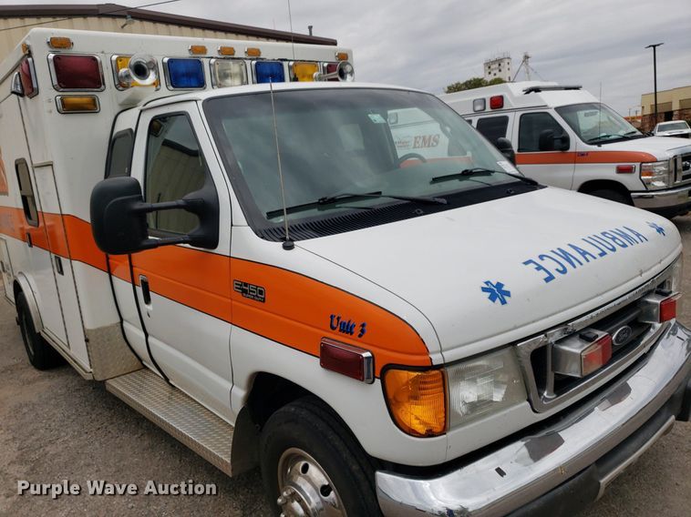 image for item DQ0565 2003 Ford E450 Super Duty  ambulance
