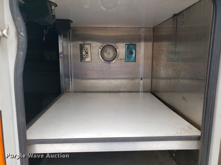 image for item DQ0565 2003 Ford E450 Super Duty  ambulance