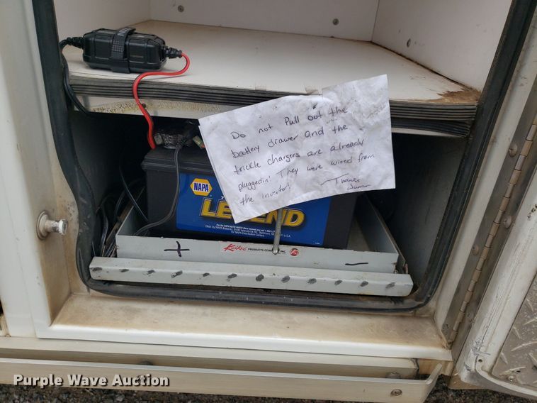 image for item DQ0565 2003 Ford E450 Super Duty  ambulance