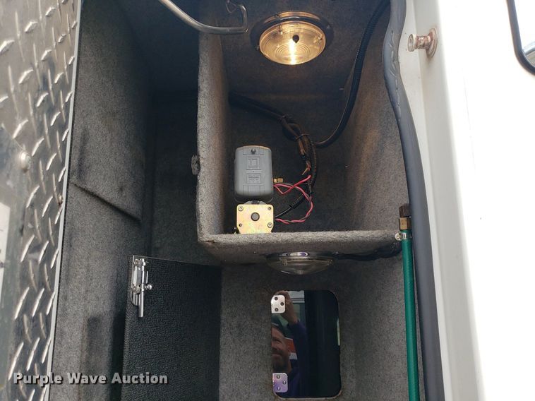 image for item DQ0565 2003 Ford E450 Super Duty  ambulance