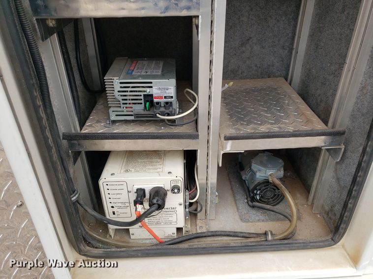 image for item DQ0565 2003 Ford E450 Super Duty  ambulance