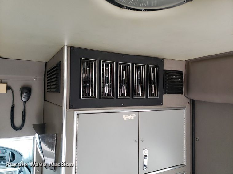 image for item DQ0565 2003 Ford E450 Super Duty  ambulance