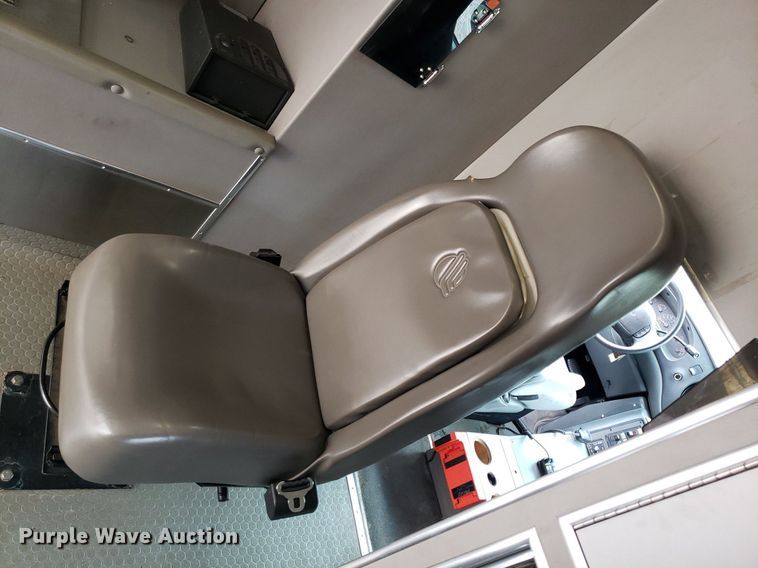 image for item DQ0565 2003 Ford E450 Super Duty  ambulance