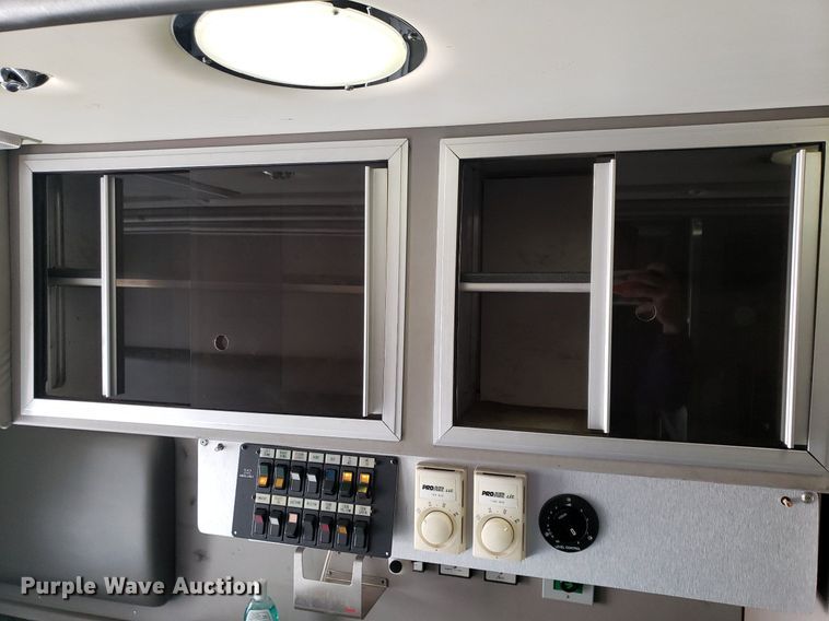 image for item DQ0565 2003 Ford E450 Super Duty  ambulance