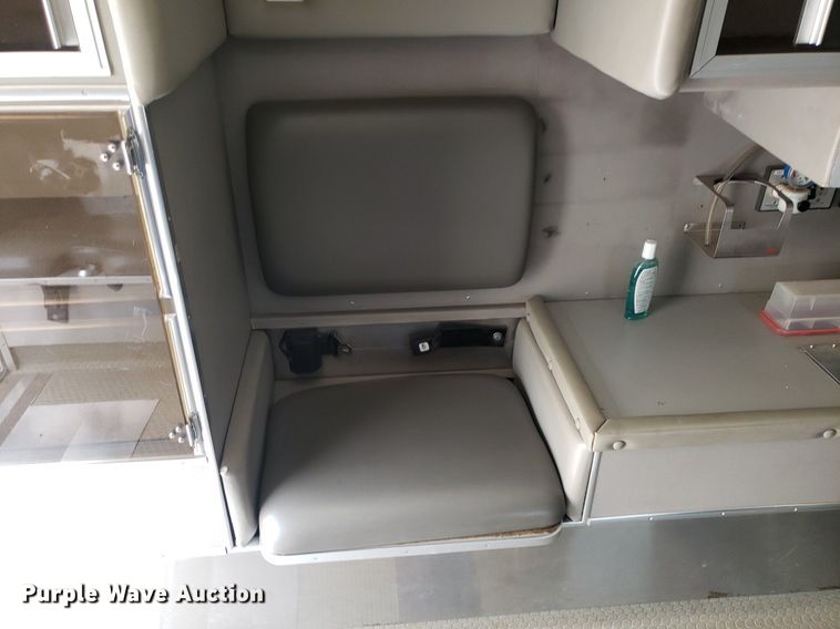 image for item DQ0565 2003 Ford E450 Super Duty  ambulance