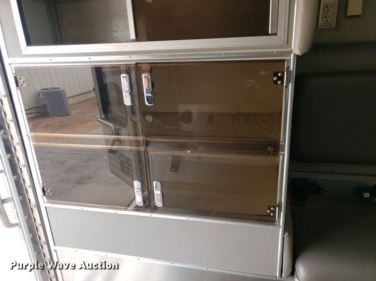 image for item DQ0565 2003 Ford E450 Super Duty  ambulance