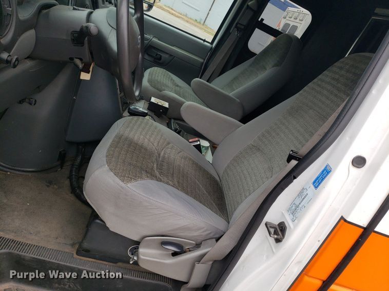image for item DQ0565 2003 Ford E450 Super Duty  ambulance