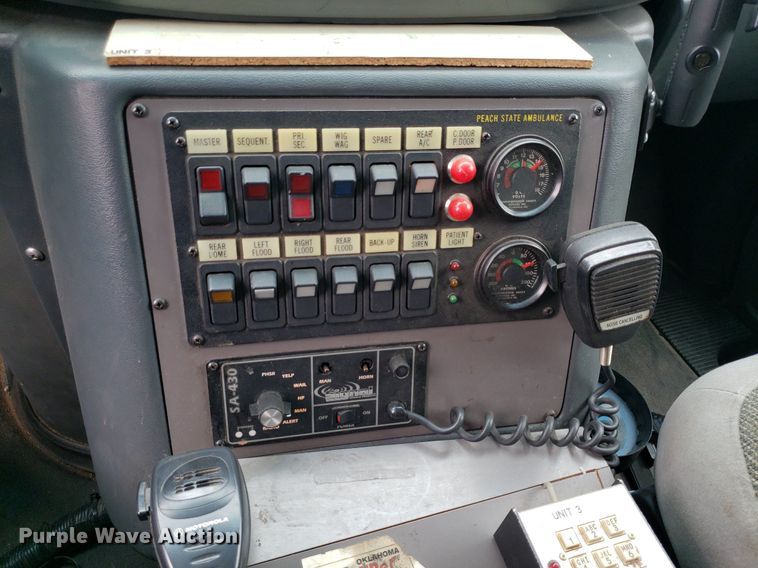 image for item DQ0565 2003 Ford E450 Super Duty  ambulance