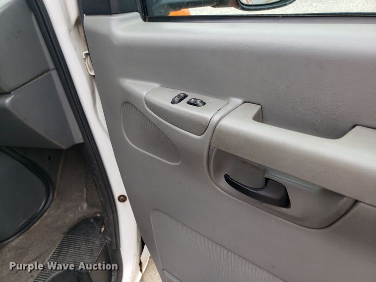 image for item DQ0565 2003 Ford E450 Super Duty  ambulance