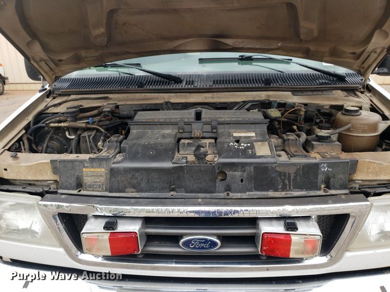 image for item DQ0565 2003 Ford E450 Super Duty  ambulance