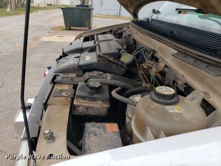 image for item DQ0565 2003 Ford E450 Super Duty  ambulance