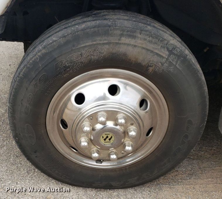 image for item DQ0565 2003 Ford E450 Super Duty  ambulance