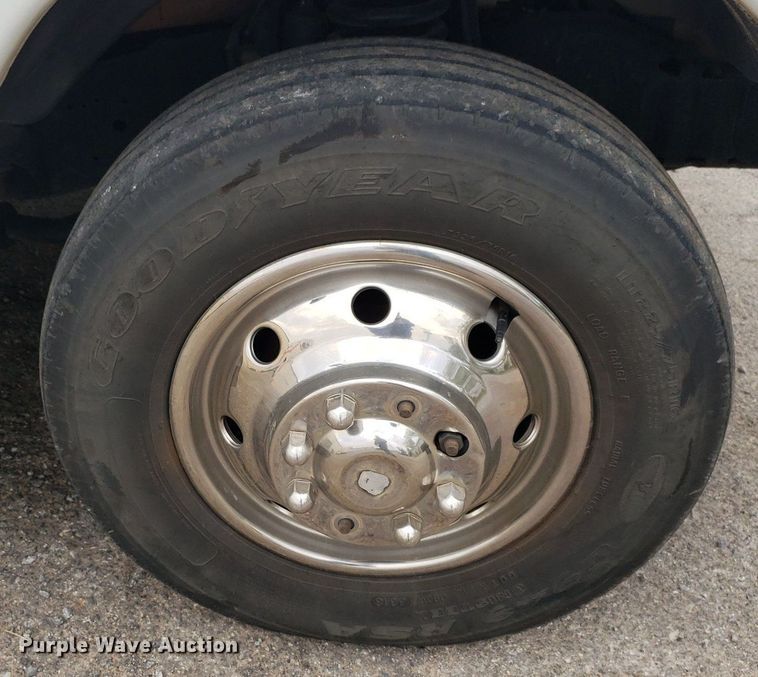 image for item DQ0565 2003 Ford E450 Super Duty  ambulance