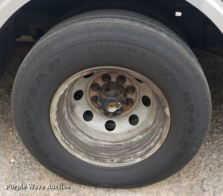 image for item DQ0565 2003 Ford E450 Super Duty  ambulance